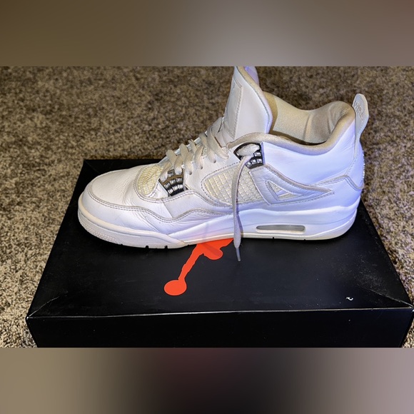 I’m selling a pair of Jordan 4 pure money 2017 (Size 10). - Picture 7 of 8